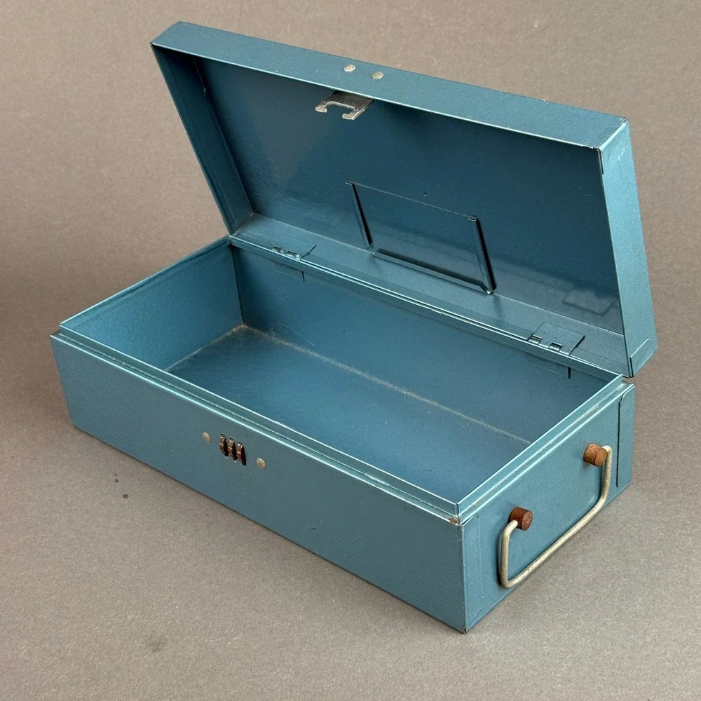 Unbranded vintage metal